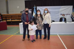 Alicia encabezó el acto de entrega de viviendas en Puerto Deseado y Río Gallegos