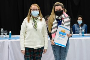 Alicia entregó certificados de posesión de terrenos del Barrio 22 de Septiembre de Río Gallegos
