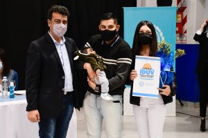 Alicia entregó certificados de posesión de terrenos del Barrio 22 de Septiembre de Río Gallegos