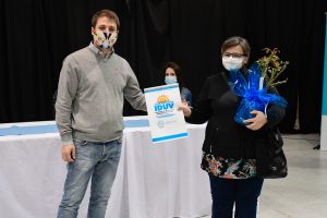 Alicia entregó certificados de posesión de terrenos del Barrio 22 de Septiembre de Río Gallegos
