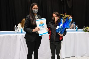 Alicia entregó certificados de posesión de terrenos del Barrio 22 de Septiembre de Río Gallegos