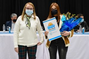 Alicia entregó certificados de posesión de terrenos del Barrio 22 de Septiembre de Río Gallegos