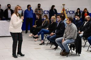 Alicia: “Esta entrega de terrenos abre una oportunidad para tener la casa que necesitan”