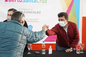 El Gobierno efectivizó la entrega de viviendas en Puerto Santa Cruz