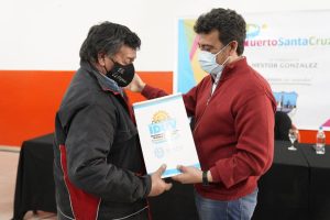 El Gobierno efectivizó la entrega de viviendas en Puerto Santa Cruz