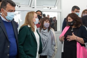 Alicia inauguró un nuevo Núcleo Educativo y entregó viviendas en Perito Moreno