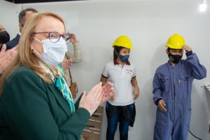 Alicia inauguró un nuevo Núcleo Educativo y entregó viviendas en Perito Moreno