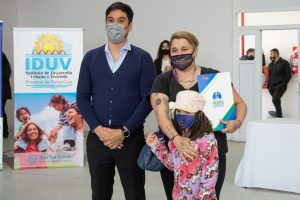 Las nuevas viviendas adjudicadas en Perito Moreno son hoy el futuro soñado para las familias propietarias
