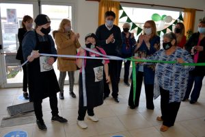 Alicia recorrió la panadería de la Asociación de Padres Pro Ayuda al Discapacitado