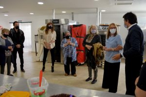 Alicia recorrió la panadería de la Asociación de Padres Pro Ayuda al Discapacitado
