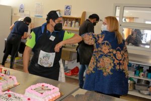Alicia recorrió la panadería de la Asociación de Padres Pro Ayuda al Discapacitado