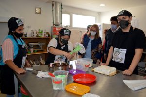 Alicia recorrió la panadería de la Asociación de Padres Pro Ayuda al Discapacitado