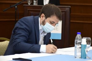 Alicia encabezó anuncios y firmas de convenios para nuevas obras en localidades de la provincia