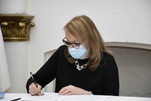 Alicia encabezó anuncios y firmas de convenios para nuevas obras en localidades de la provincia