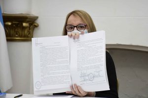 Alicia encabezó anuncios y firmas de convenios para nuevas obras en localidades de la provincia