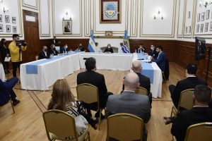 Alicia encabezó anuncios y firmas de convenios para nuevas obras en localidades de la provincia