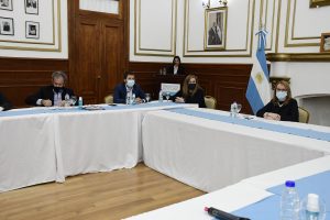 Alicia encabezó anuncios y firmas de convenios para nuevas obras en localidades de la provincia