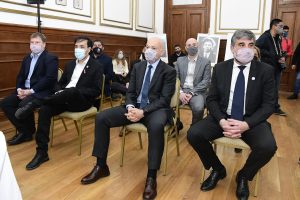 Alicia encabezó anuncios y firmas de convenios para nuevas obras en localidades de la provincia