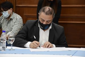 Alicia encabezó anuncios y firmas de convenios para nuevas obras en localidades de la provincia