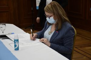 El Gobierno firmó convenios que fortalecen las áreas de niñez de Río Gallegos, Caleta Olivia y Gobernador Gregores
