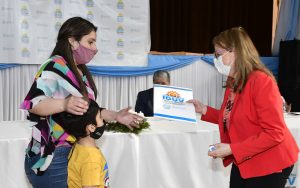 Alicia participó en el acto de entrega de viviendas y certificados de posesión de tierras en Río Gallegos