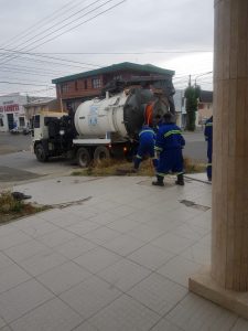 Servicios Públicos realiza tareas de saneamiento y energía en Río Gallegos
