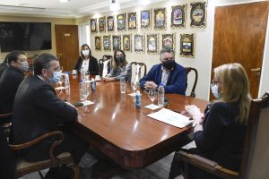 Alicia recibió a representante de la empresa Newmont - Cerro Negro en Casa de Gobierno
