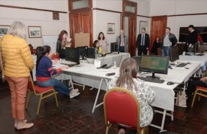 Parte del gabinete recorrió la sala de situación