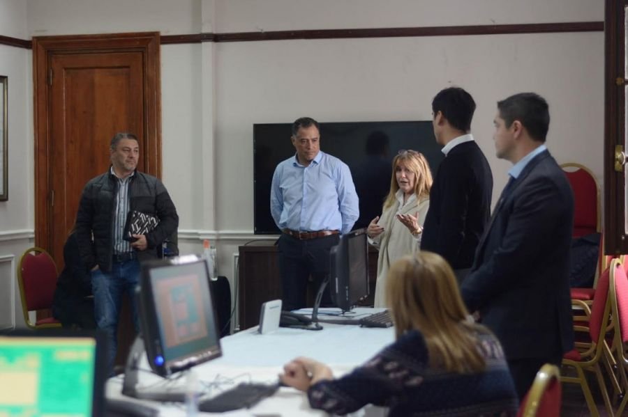 Parte del gabinete recorrió la sala de situación