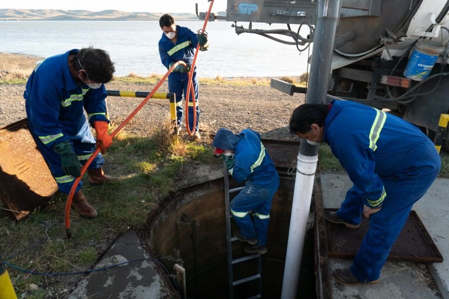 #NosotrosTrabajamosPorVos Servicios Púbicos impulsa plan de mantenimiento de redes cloacales en Río Gallegos