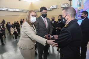 Alicia encabezó el acto central del Aniversario 137° de la Policía de Santa Cruz