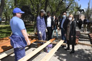 Alicia recorrió los avances de obra en la Plaza San Martín de Río Gallegos