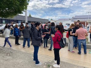 Familias del barrio Jardín de Rio Gallegos reciben la visita del operativo “Cuidemos el agua”
