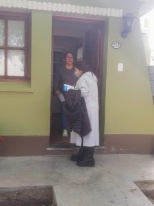 Familias del barrio Jardín de Rio Gallegos reciben la visita del operativo “Cuidemos el agua”