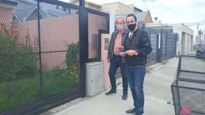 Familias del barrio Jardín de Rio Gallegos reciben la visita del operativo “Cuidemos el agua”