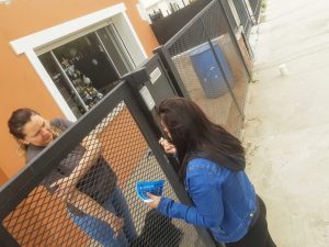 Familias del barrio Jardín de Rio Gallegos reciben la visita del operativo “Cuidemos el agua”