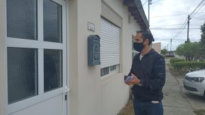 Familias del barrio Jardín de Rio Gallegos reciben la visita del operativo “Cuidemos el agua”