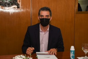 El Gobierno provincial firmó contratos para nuevos proyectos mineros en Santa Cruz