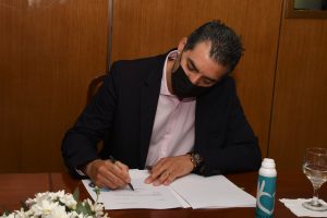El Gobierno provincial firmó contratos para nuevos proyectos mineros en Santa Cruz