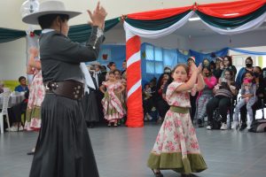 #BailemosEnFamilia llenó de música y color el CIC Belén