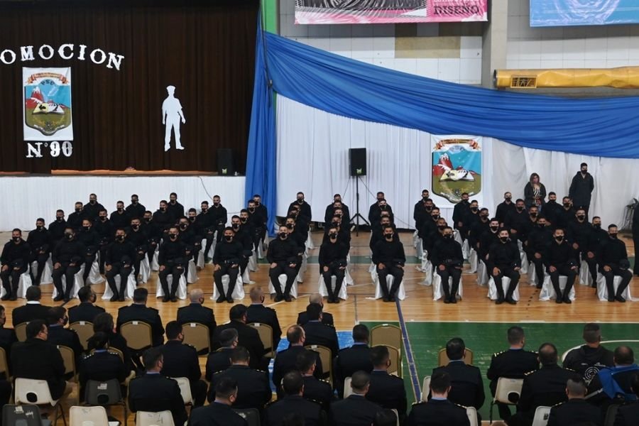 Egresaron 129 Suboficiales de la Policía de Santa Cruz