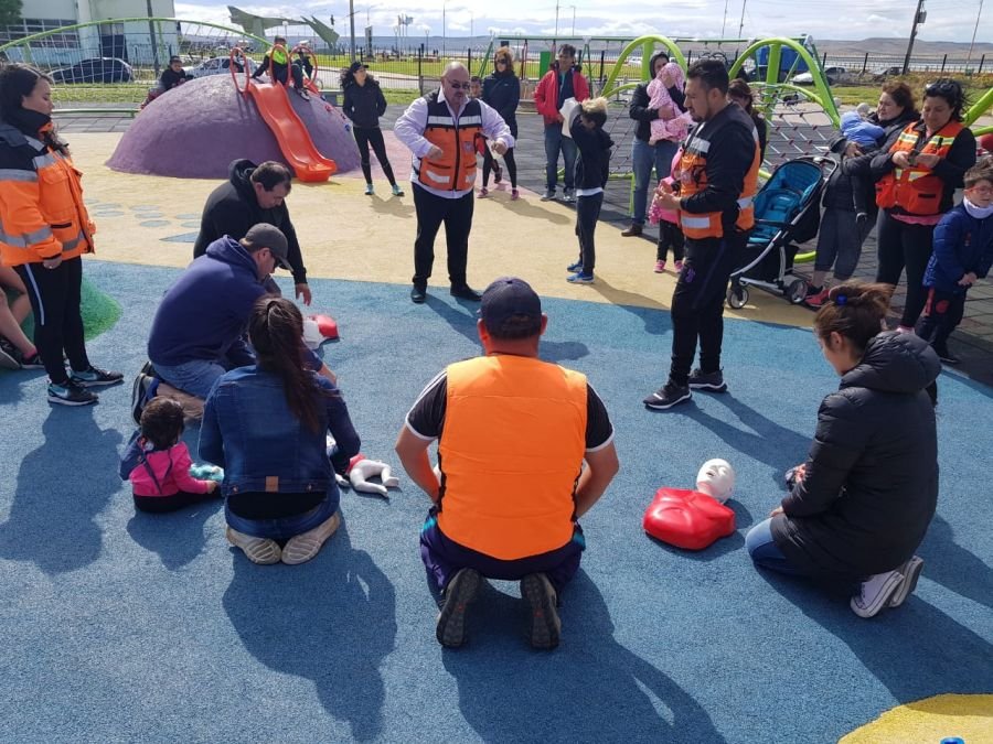 Protección Civil brindó una nueva capacitación en la plaza "Pirincho Roquel" de Río Gallegos