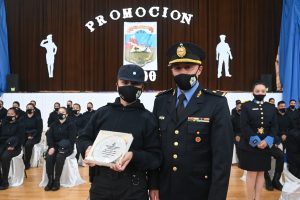 Cortés: “Formamos buenos policías y personas de bien para servir a toda la comunidad de Santa Cruz”