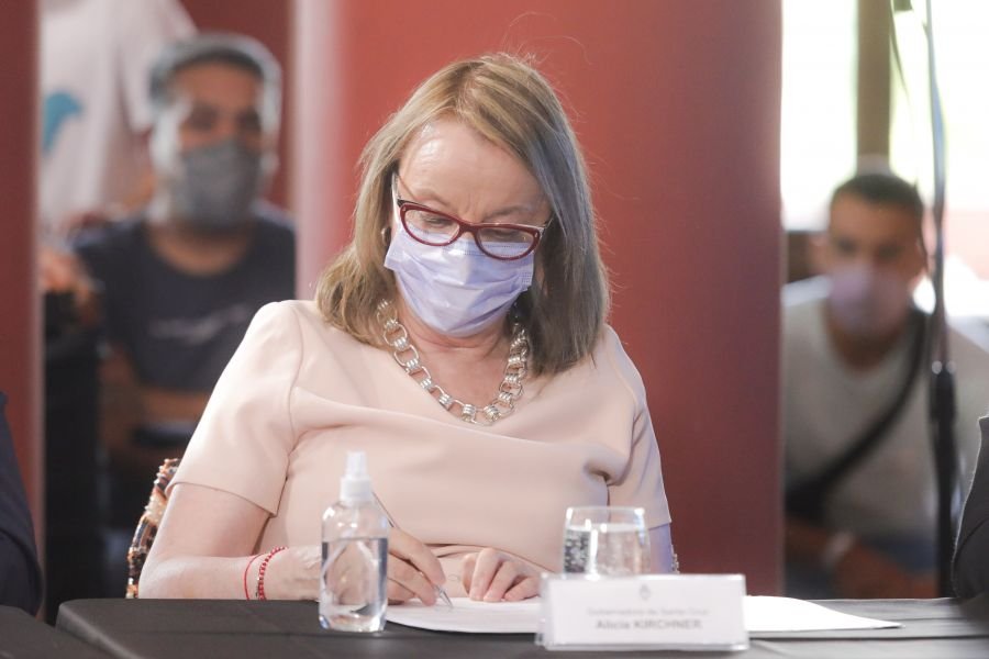 Alicia firmó el consenso fiscal 2022