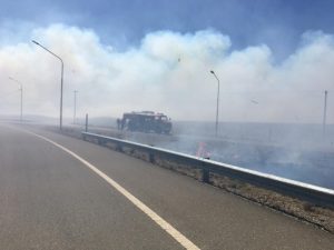 Se controló el incendio sobre pastizales en Río Gallegos y se dispuso guardia de cenizas