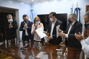 El Gobierno firmó un convenio para suministro de luminarias en Río Gallegos