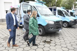 El Gobierno efectivizó la entrega de tres ambulancias de alta complejidad