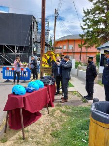 Se realizó la entrega de equipamiento para personal policial de Los Antiguos
