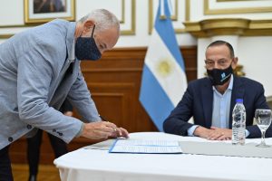 Alicia encabezó el acto de firma de contrato para la finalización de obra en la Ruta Nacional N° 3