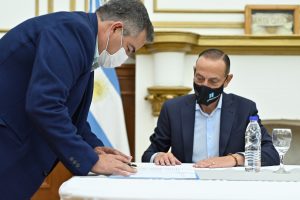 Alicia encabezó el acto de firma de contrato para la finalización de obra en la Ruta Nacional N° 3